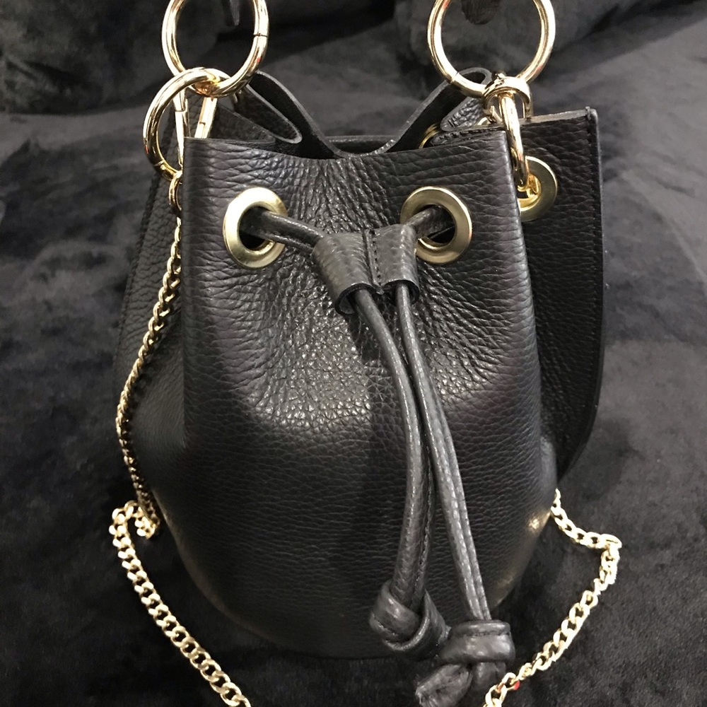 LEATHER BUCKET BAG